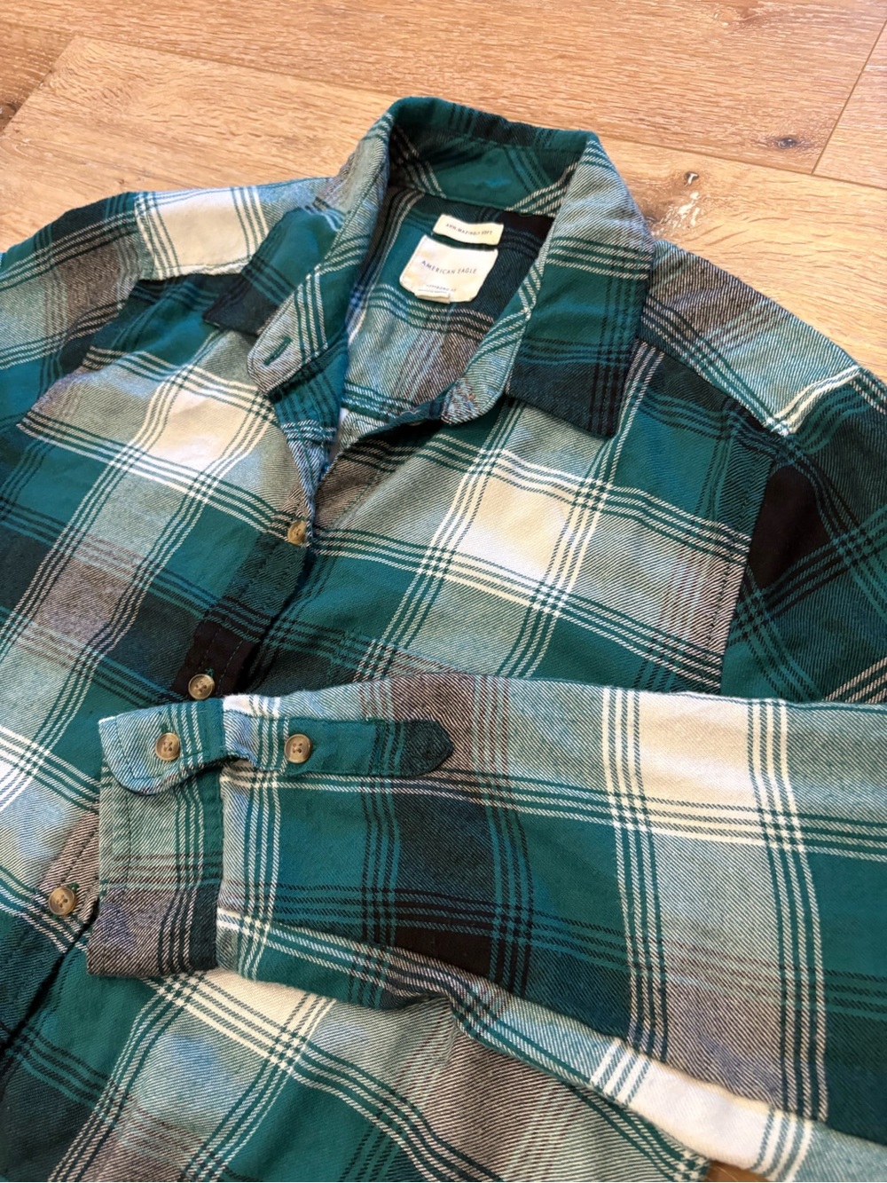 Women’s American Eagle Outfitters Green and White Soft Plaid Button-Down Shirt-L
